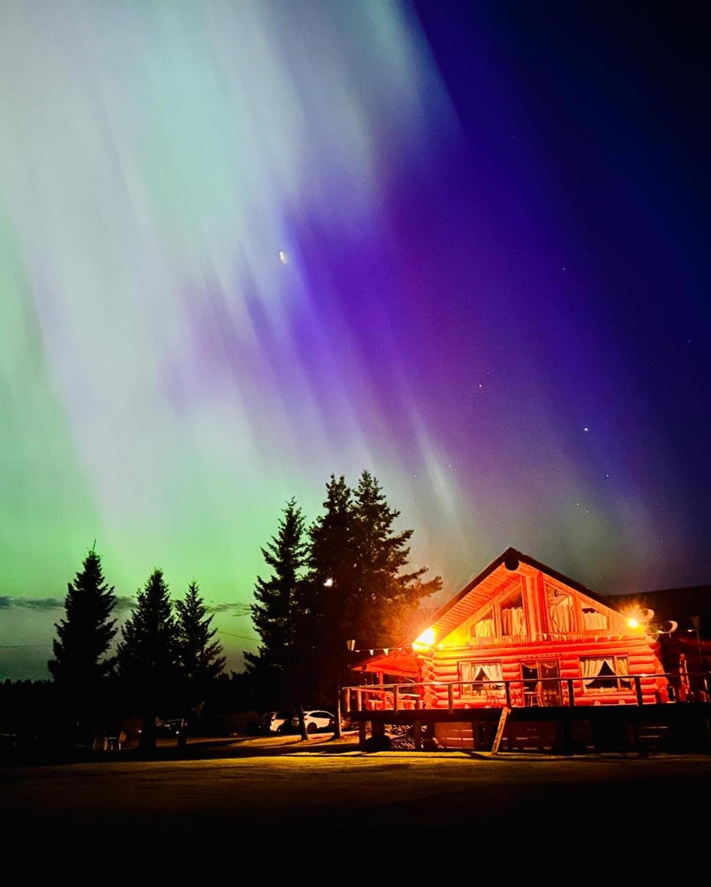 Cariboo Log Guest House Lac La Hache Exteriér fotografie